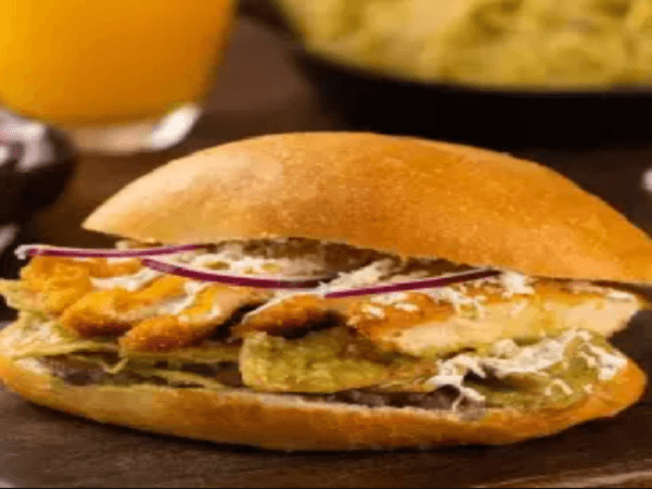 Tortas de Chilaquiles