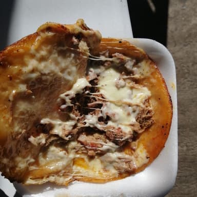 Quesadilla de Chicharrón y Coca 400 ml