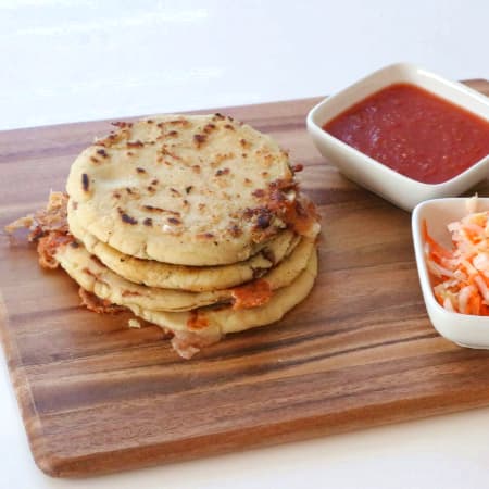 Pupusa Grande Mixta (Pollo, Frijoles y Queso)