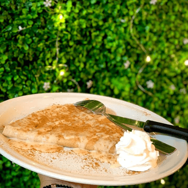 Crepa Lechera con Canela + Licuado de Platano