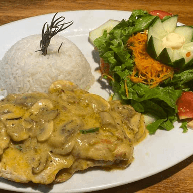 Pechuga en Salsa de Hongos