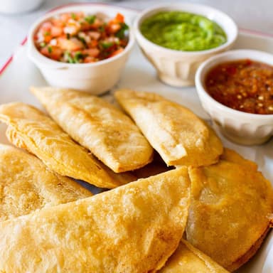 Quesadillas Doradas de Pollo.