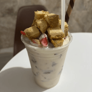 FRESAS CON CREMA Y PAY DE QUESO GDE