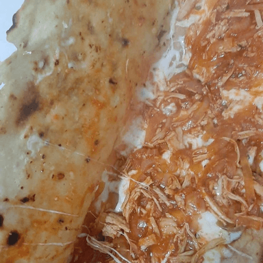 Quesadilla de Pollo Deshebrado guisado