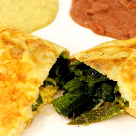 OMELETTE POBLANO ASADO CON ELOTE Y QUESO