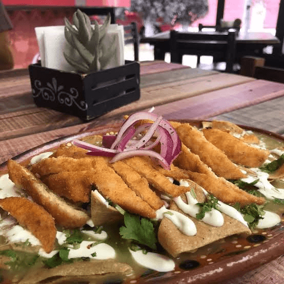 Combo Chilaquiles Pechuga Empanizada mas Cafe