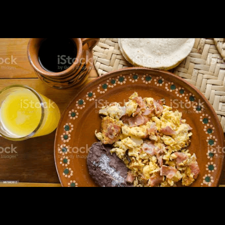 Huevo con jamón y complementos