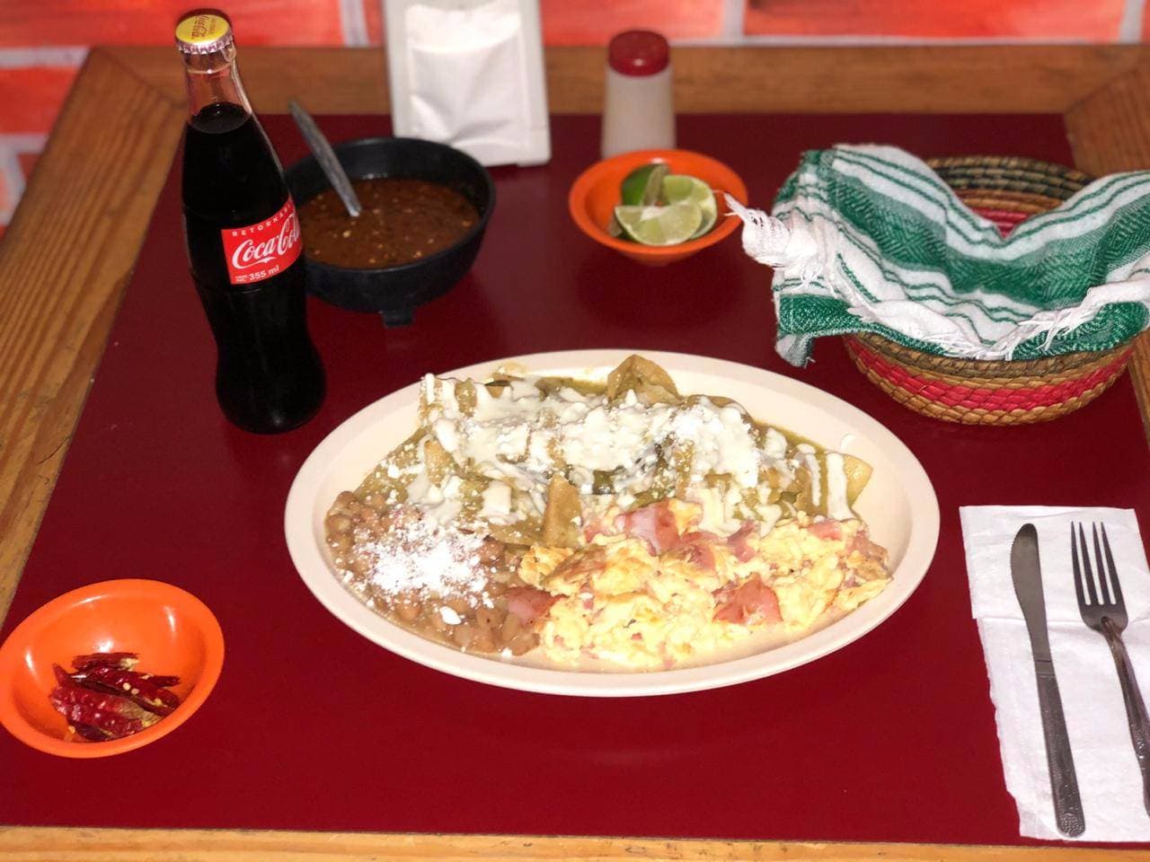 Combo Chilaquiles con Huevo, + (Bebida ¡Gratis!)