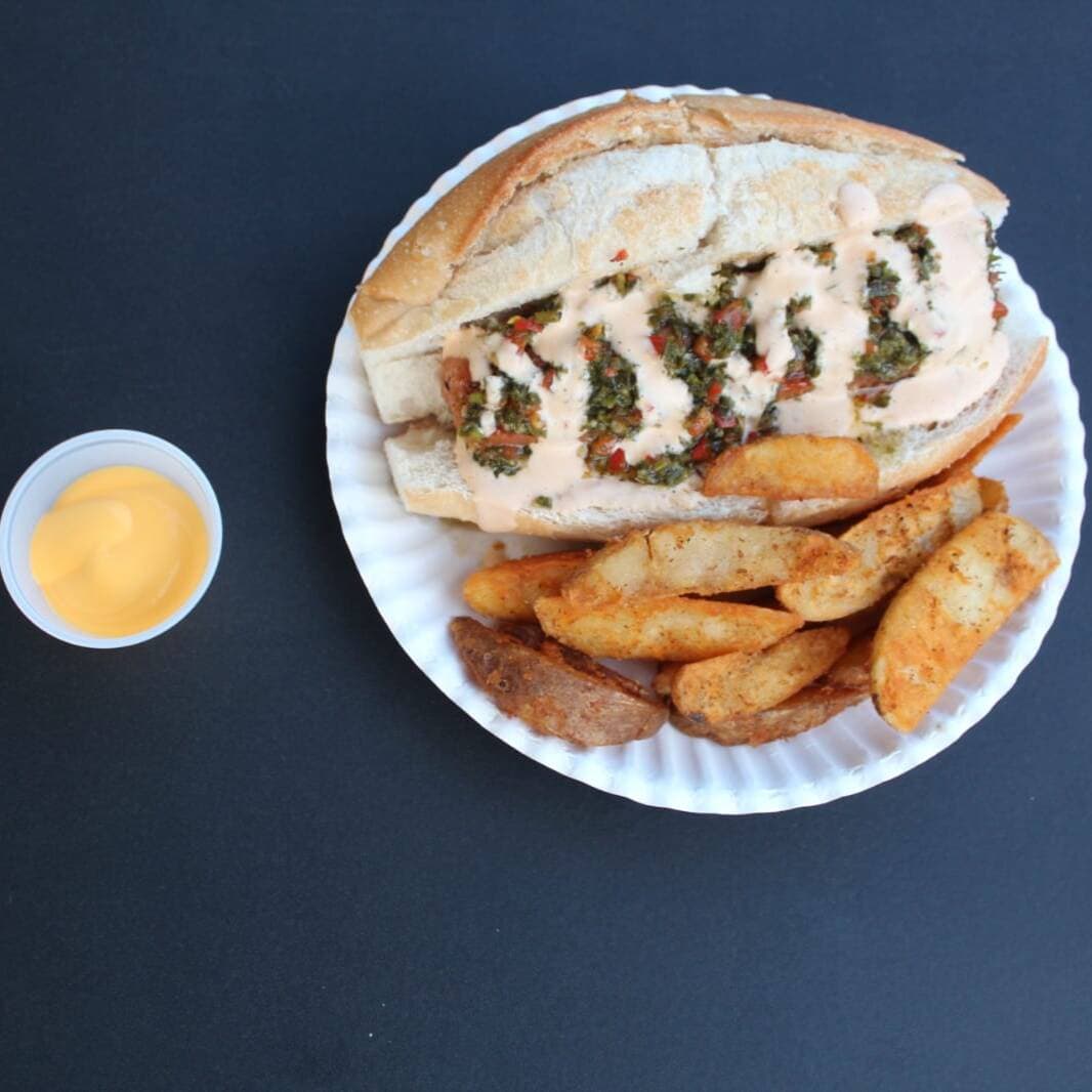 Choripan + papas a la francesa