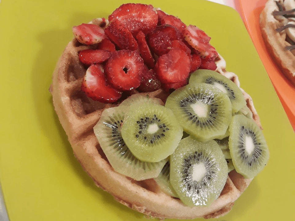 Waffle con Lechera, Fresa y Kiwi