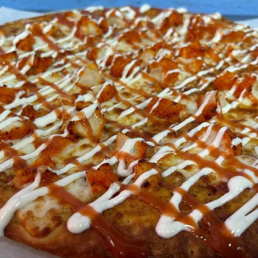 Pizza grande de pollo con base de chipotle