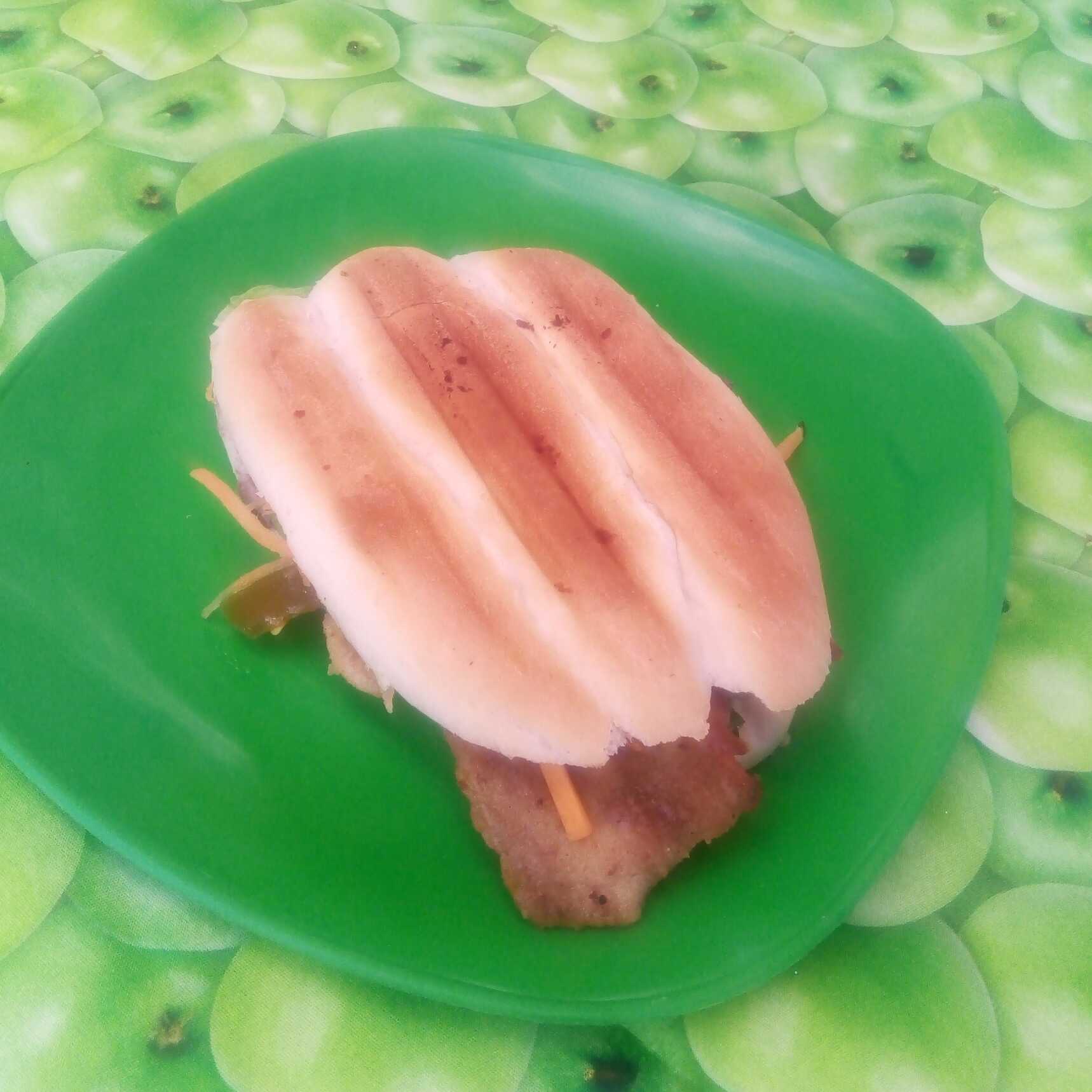 TORTA DE MILANESA + JUGO + FRUTA