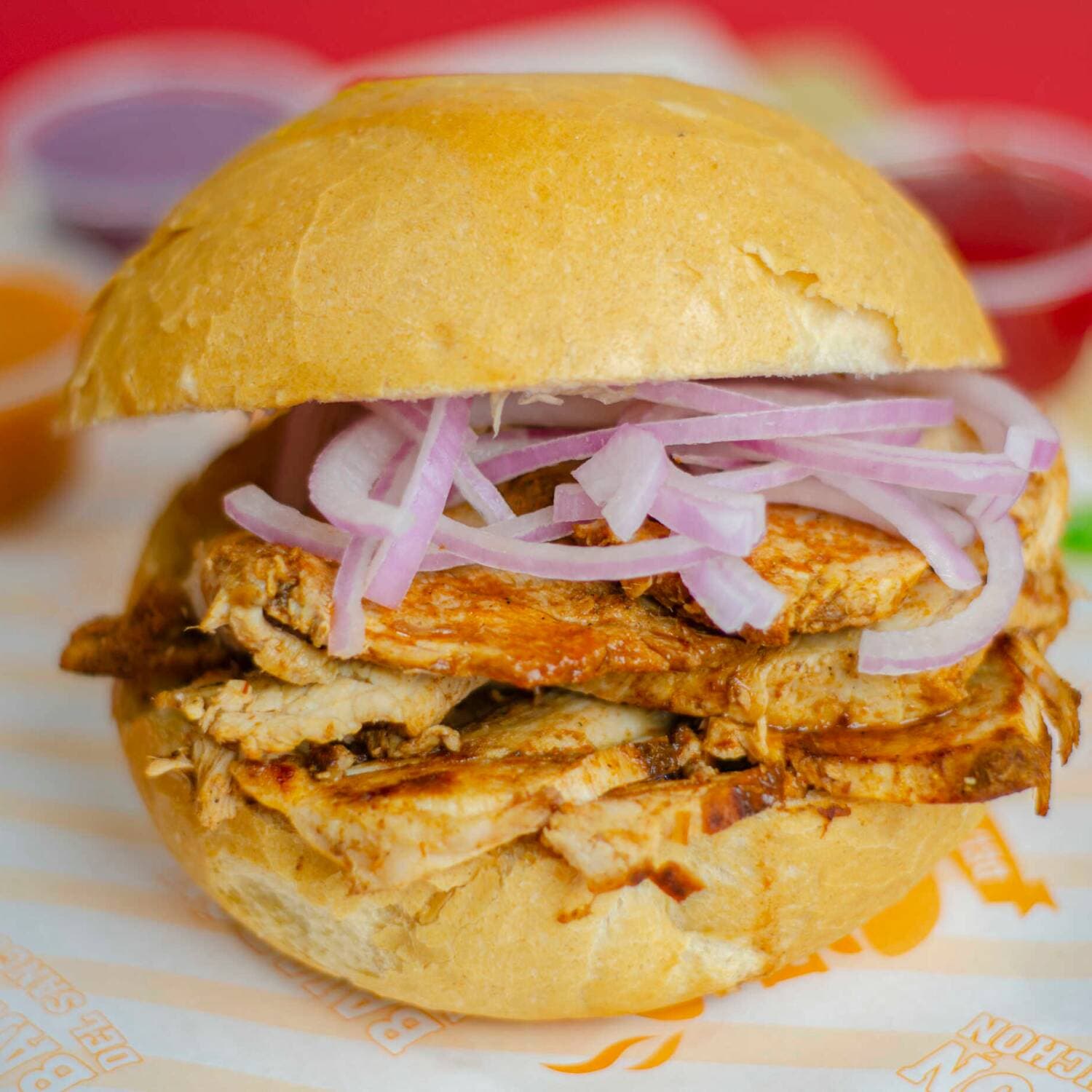 Sándwich de Lechón con 2 Quesos y 3 Piñas