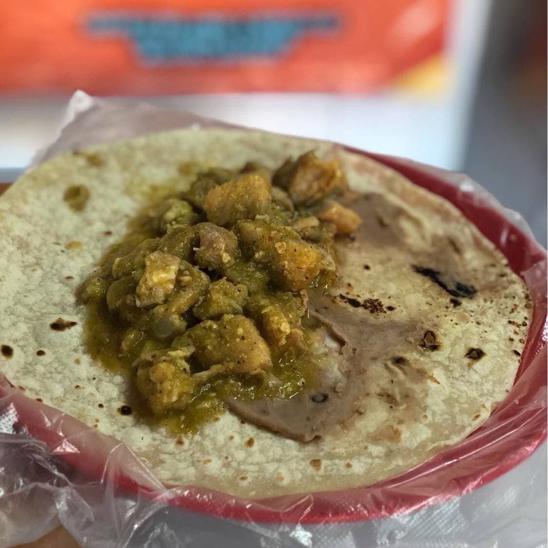 Taco de Pierna de Puerco en Salsa Verde