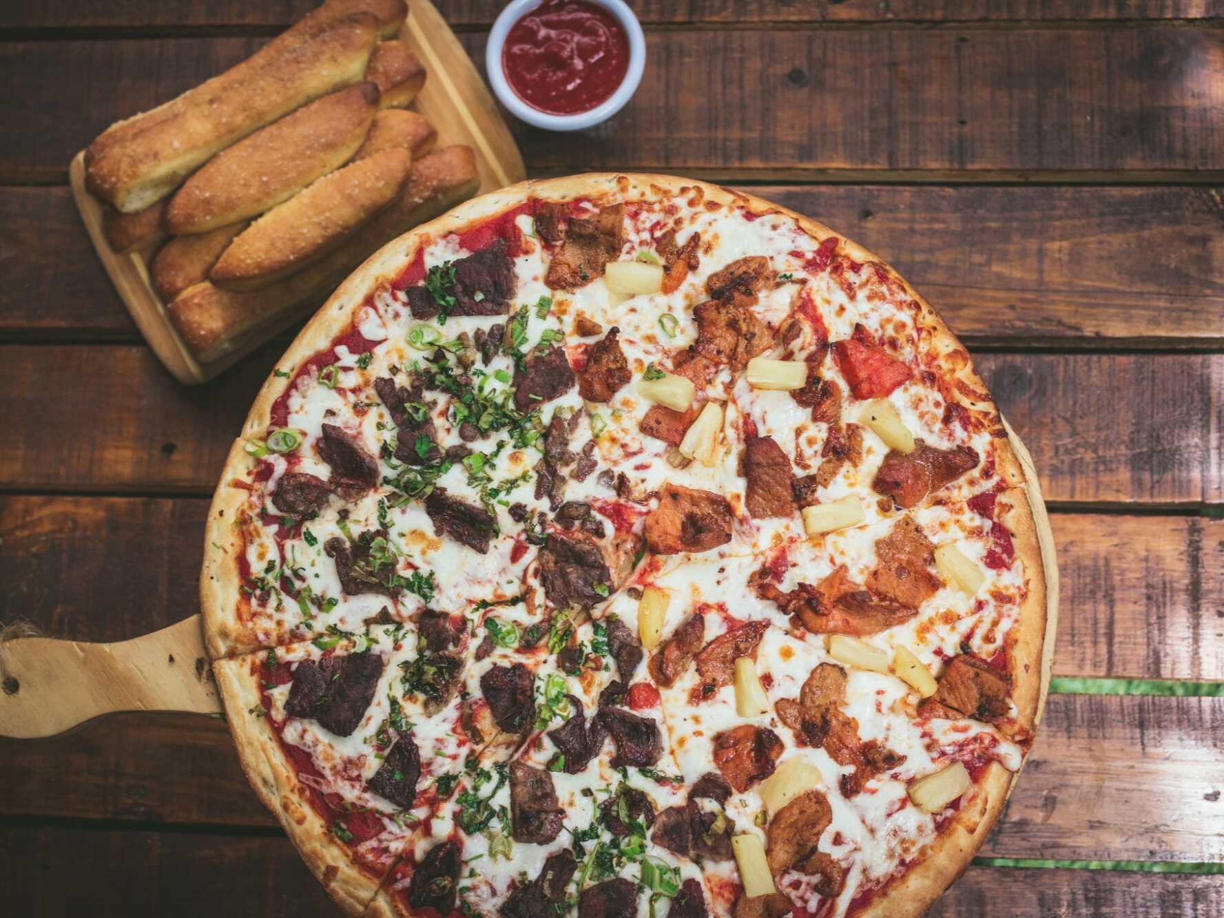 Saunders Pizzeria
