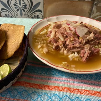 Medio pozole de cabeza