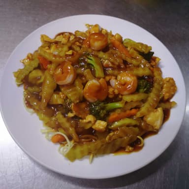 Chop Suey en Salsa con Pollo, Camarón y Vegetales