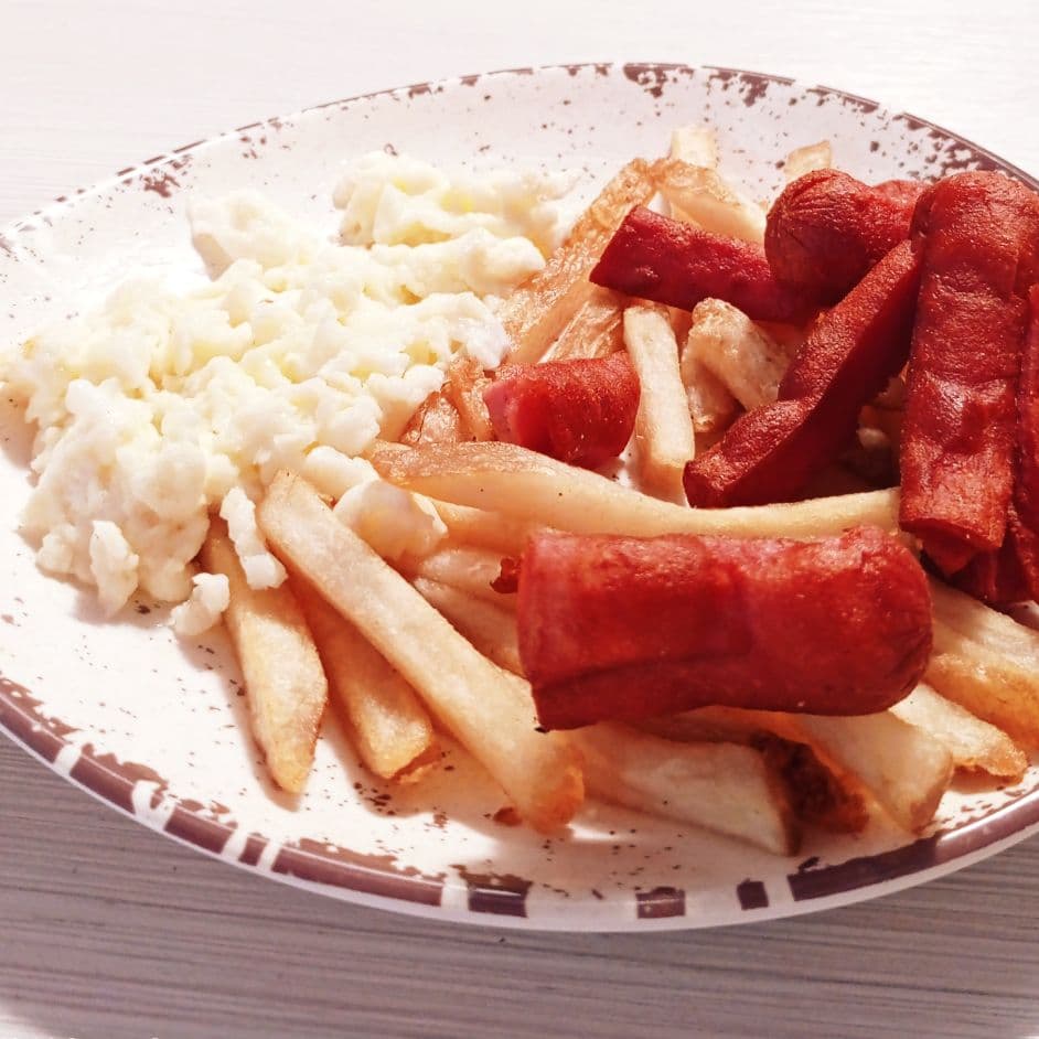 Salchipulpo con Huevito
