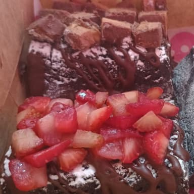 Brownie con Fresas Naturales