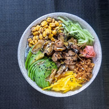 Poke pollo saltado