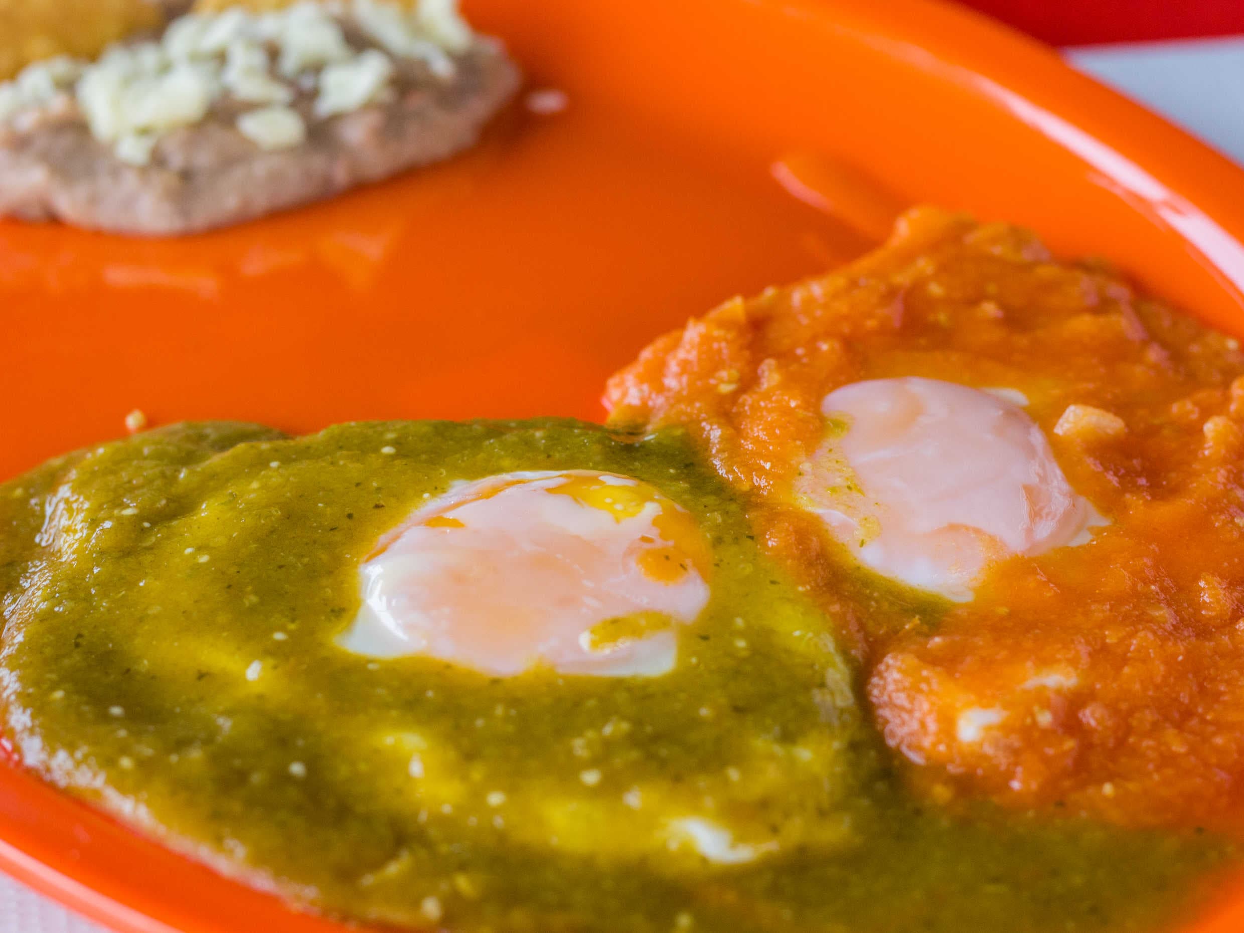 Huevos Divorciados