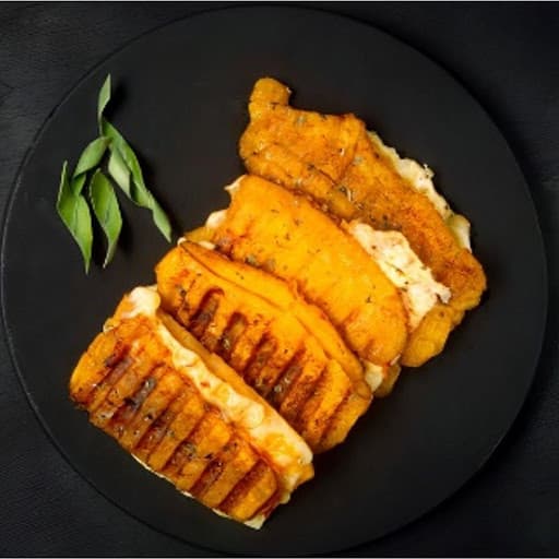 Maduros con tocino y queso