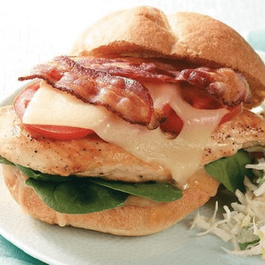 Sándwich Tocino y Queso + Bebida