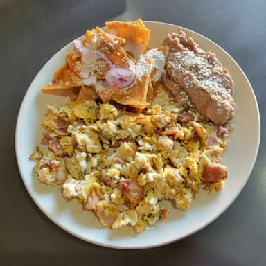 Huevos revueltos con tocino