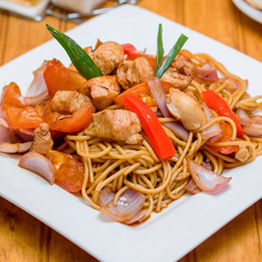 TALLARIN SALTADO DE POLLO