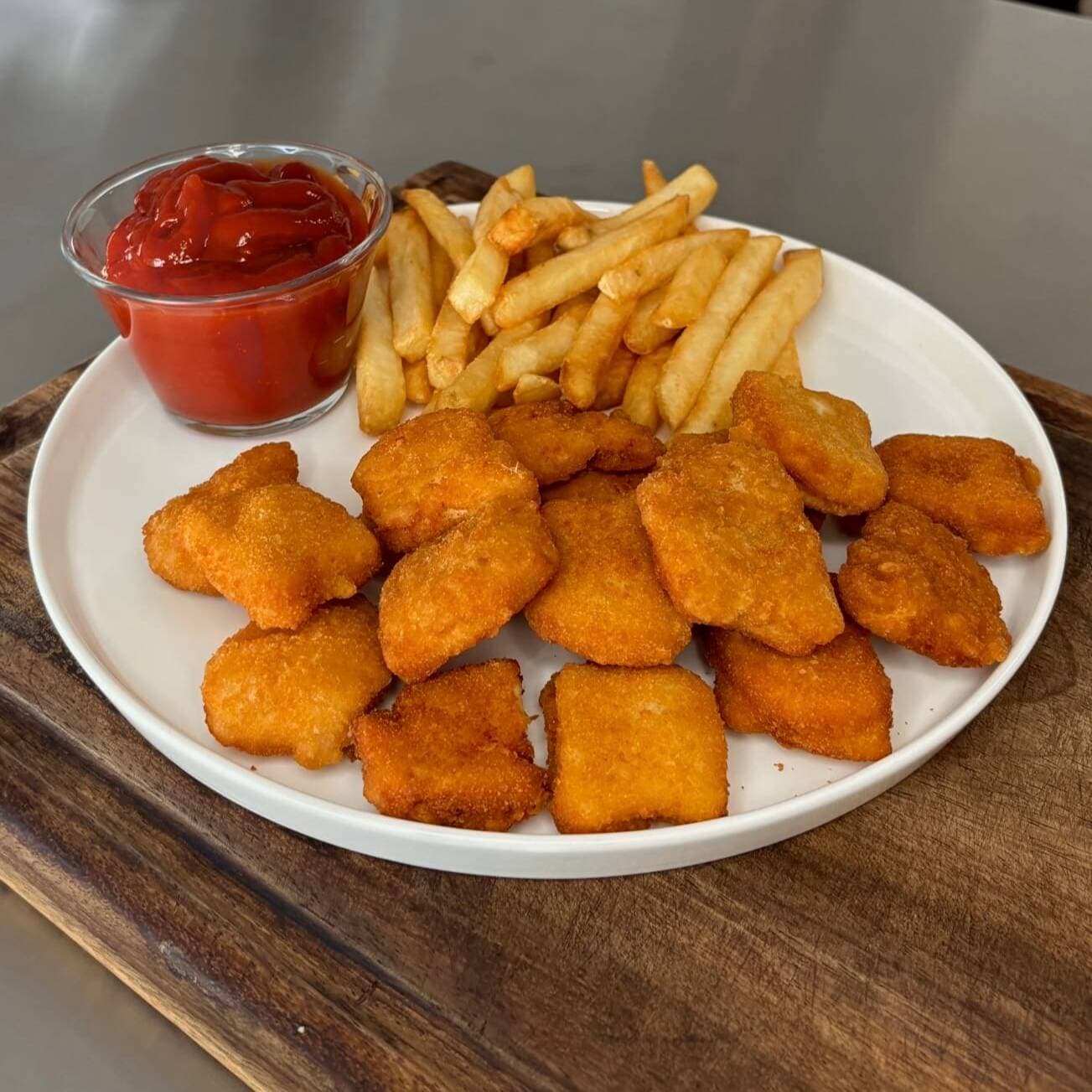 NUGGETS CON PAPAS FRITAS
