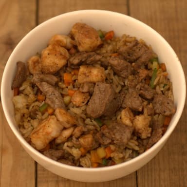 Yakimeshi Mixto con Tampico o Chipotle