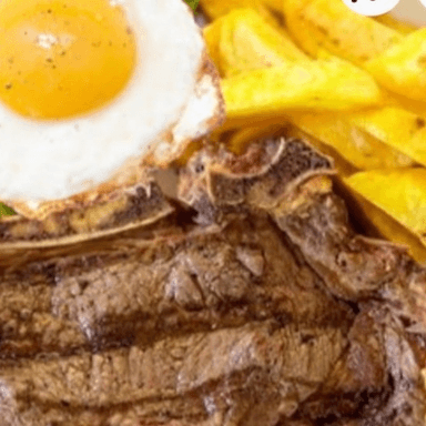 CHULETA DE CERDO + HUEVO FRITO+PAPAS FRITAS