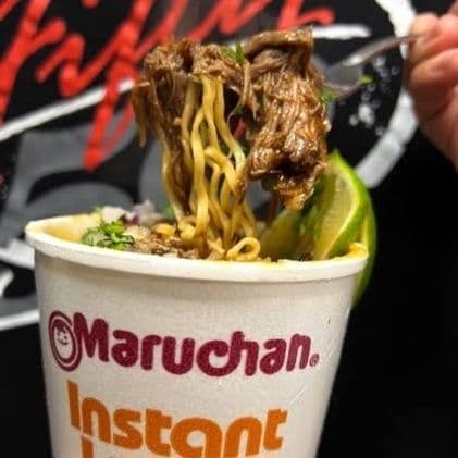 Maruchan con bistec