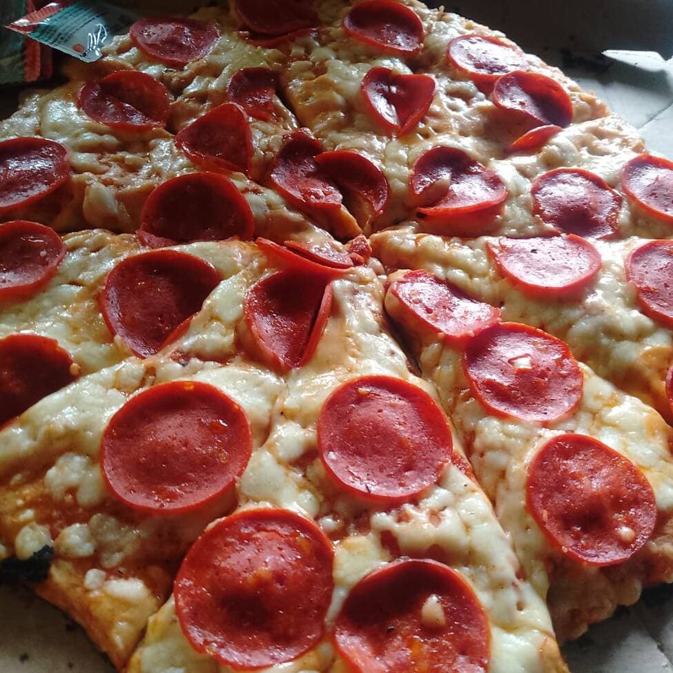 Pizza Peperoni Grande