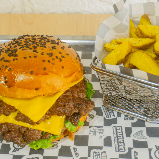 Combo Chicken Crispy Burger más Papas Fritas