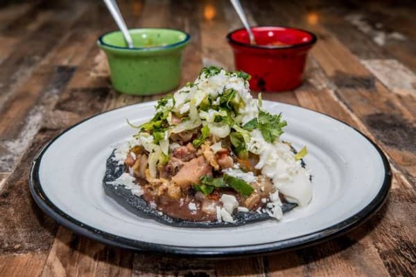 TOSTADA DE PATA DE RES EN ESCABECHE