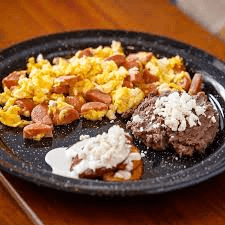 HUEVOS CON SALCHICHAS