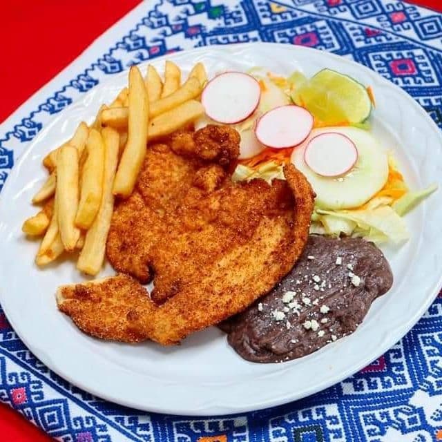 Combo Milanesa de Pollo Con papas + Agua del Día