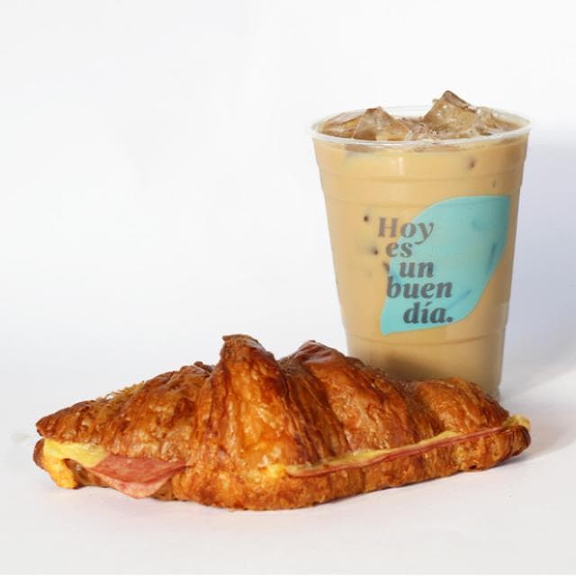 COMBO ICED COFFEE + CROISSANT