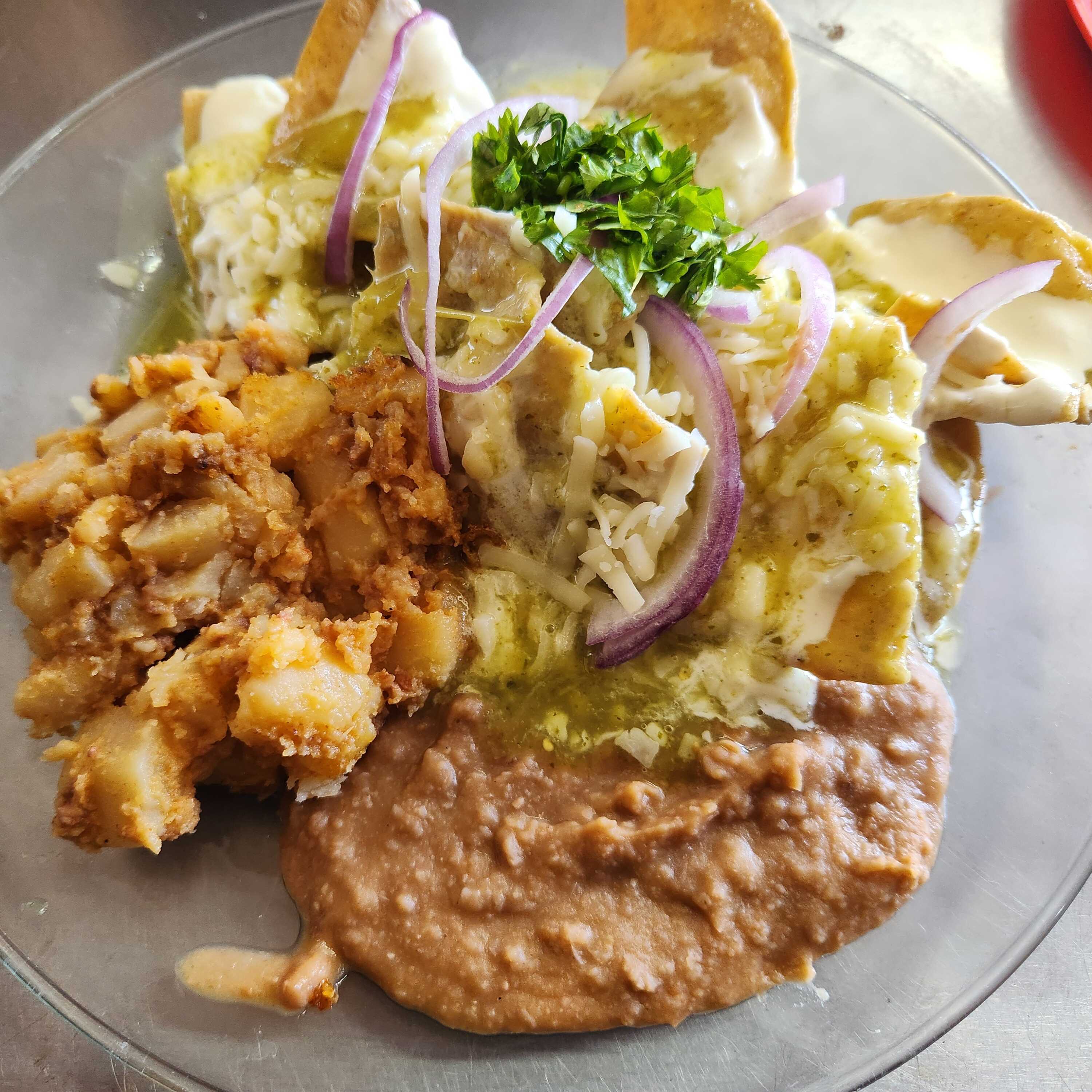 Chilaquiles con Papas con Chorizo