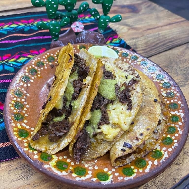 3 Quesabirrias de Maiz con Consomé