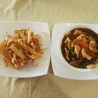 Chaw Ming con Pollo en Salsa