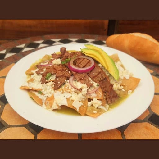 Chilaquiles con Arrachera