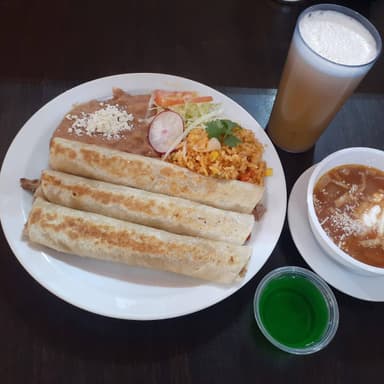 BURRITOS HUEVOS CON JAMON