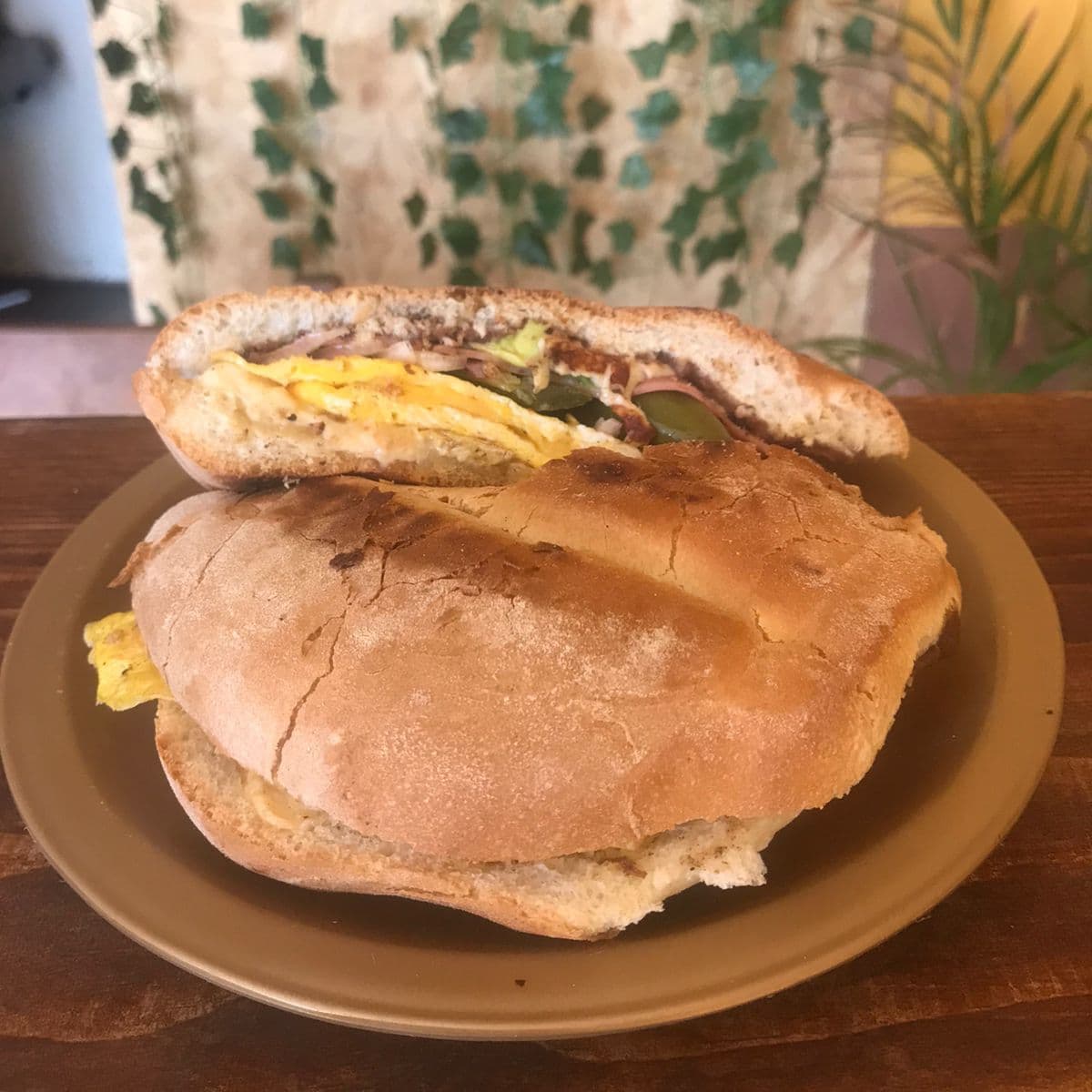 Torta de Huevo con Jamón y Tocino