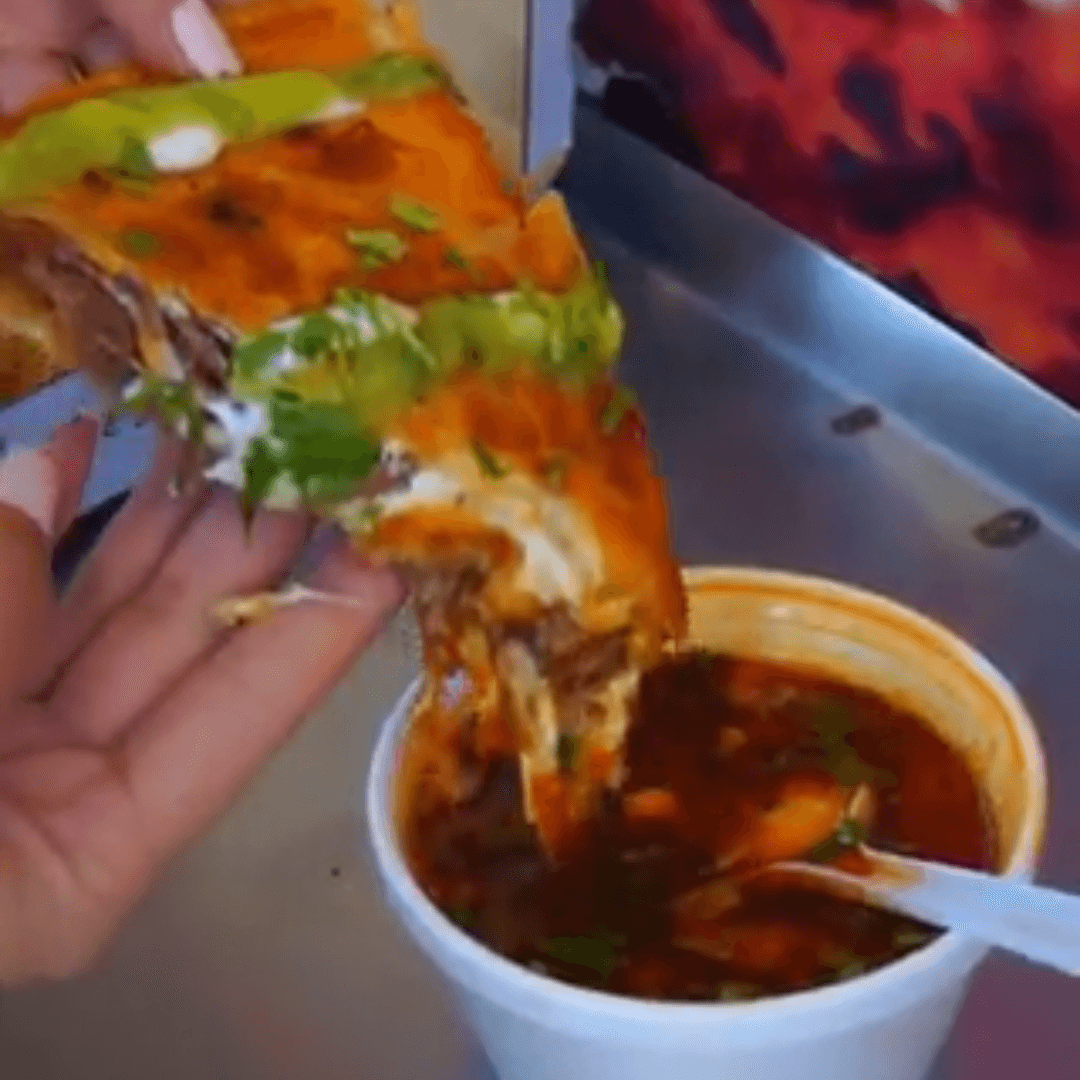 Pizzabirria de 8 Rebanadas
