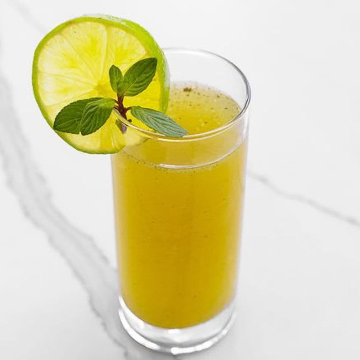 Agua de limón y menta
