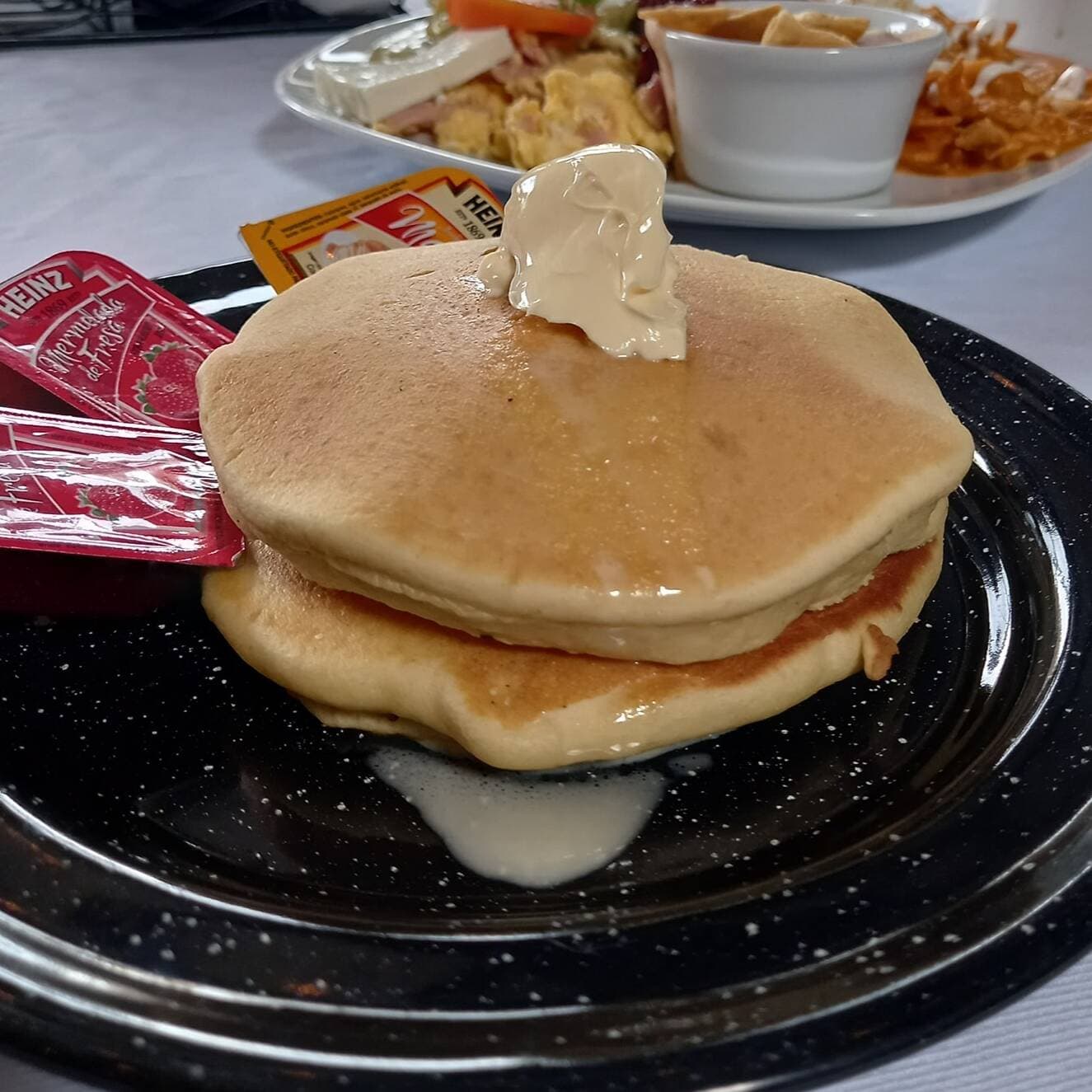 Hot Cakes + Café Americano