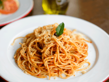 Spaghetti Bolognesa + (Focaccia de Cortesia)