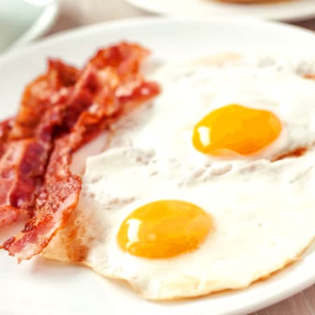Huevos con Tocino
